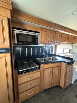 2010 Winnebago Journey 40L photo 24