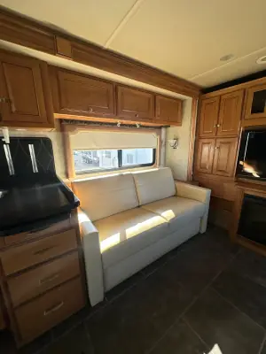 2010 Winnebago Journey 40L photo 38