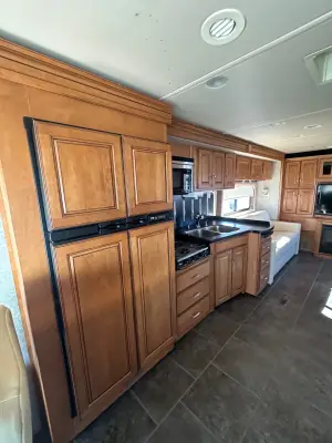 2010 Winnebago Journey 40L photo 23