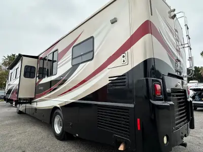 2010 Winnebago Journey 40L photo 9