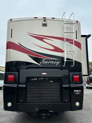 2010 Winnebago Journey 40L photo 11