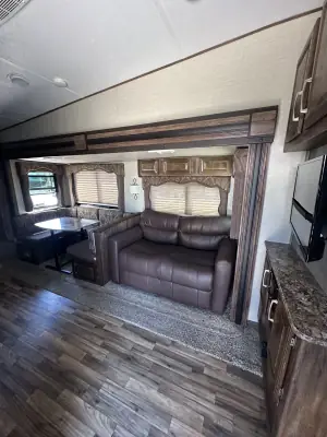 2017 Keystone Cougar 284RDBWE photo 15