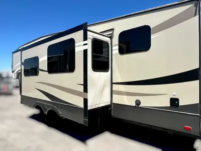 2017 Keystone Cougar 284RDBWE photo 11
