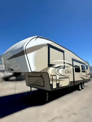 2017 Keystone Cougar 284RDBWE photo 2