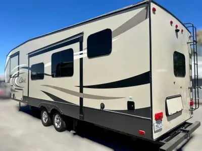 2017 Keystone Cougar 284RDBWE photo 4
