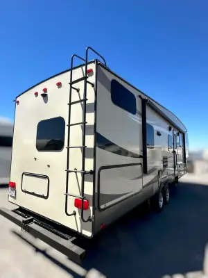 2017 Keystone Cougar 284RDBWE photo 6