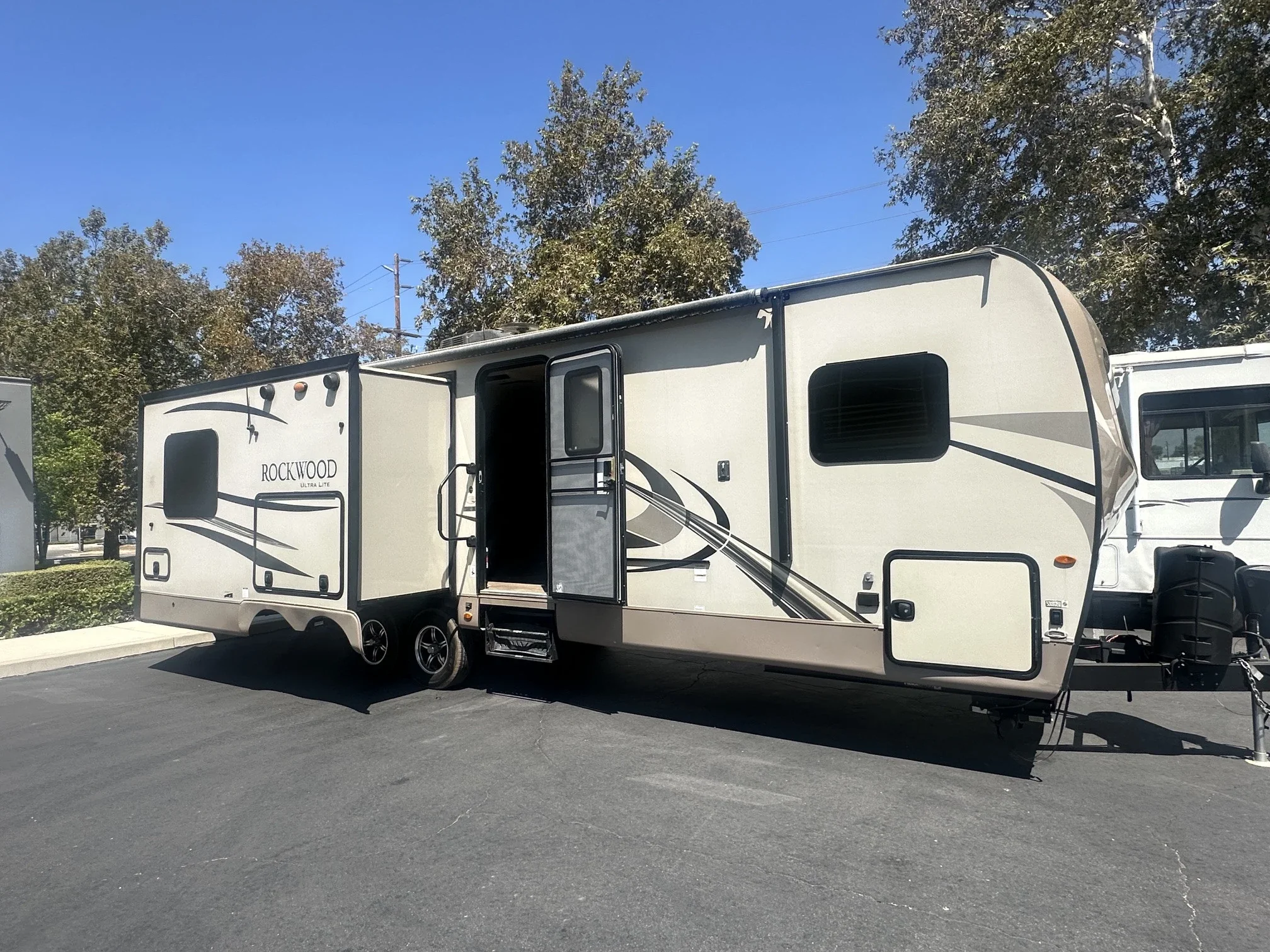 2019 Forest River ROCKWOOD ULTRA LITE 2707 WS exterior