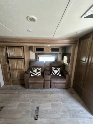 2019 Forest River ROCKWOOD ULTRA LITE 2707 WS photo 5