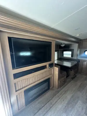 2019 Forest River ROCKWOOD ULTRA LITE 2707 WS photo 7