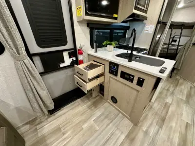 2023 Forest River Flagstaff Micro Lite 25BRDS photo 19