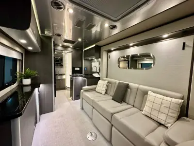 2022 Airstream Atlas Murphy Suite photo 3