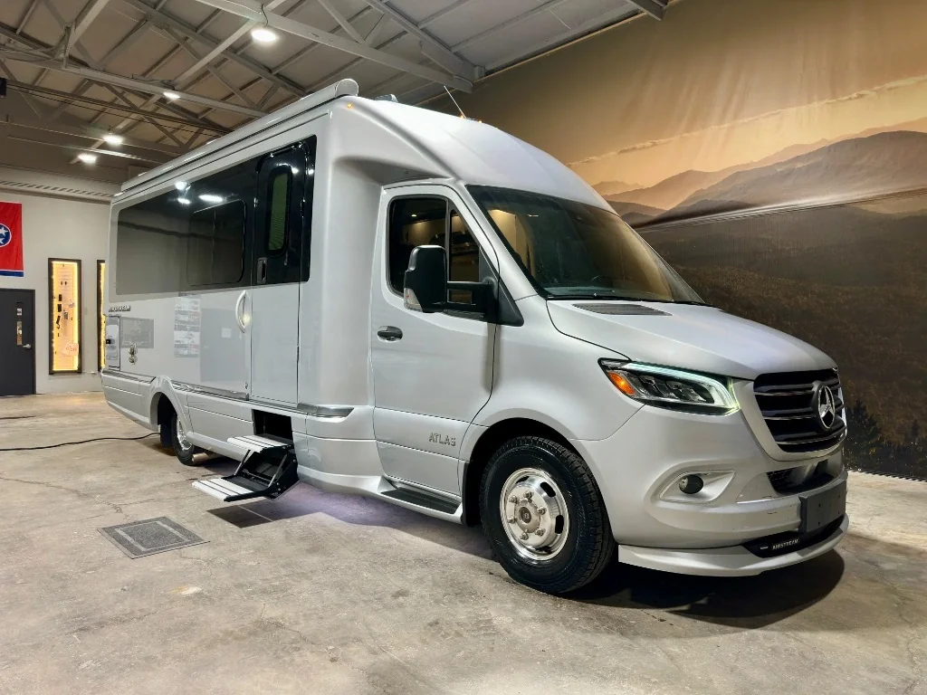 2022 Airstream Atlas Murphy Suite exterior