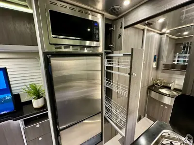 2022 Airstream Atlas Murphy Suite photo 17