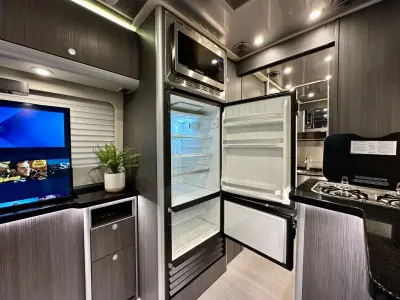 2022 Airstream Atlas Murphy Suite photo 16