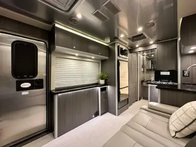 2022 Airstream Atlas Murphy Suite photo 12