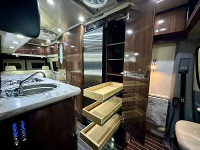 2018 Airstream Interstate Grand Tour EXT Std. Model photo 10
