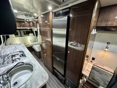 2018 Airstream Interstate Grand Tour EXT Std. Model photo 9