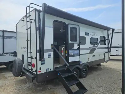 2027 Forest River Flagstaff Micro Lite 22FBS photo 8