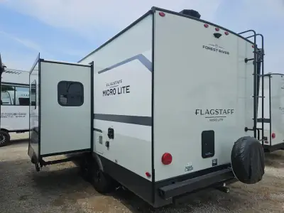 2027 Forest River Flagstaff Micro Lite 22FBS photo 6