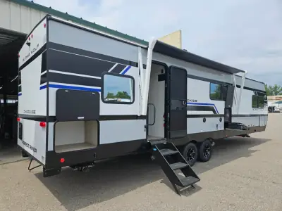 2027 Forest River Cherokee Alpha Wolf 31DBX photo 7