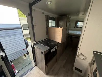 2027 Trailmanor 2720 SERIES QB photo 8