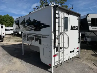 2027 Lance LANCE 825 photo 4