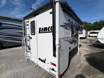 2027 Lance LANCE 825 photo 3