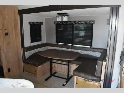 2021 Coachmen Freedom Express Ultra Lite 231RBDS photo 10