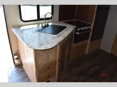 2021 Coachmen Freedom Express Ultra Lite 231RBDS photo 11