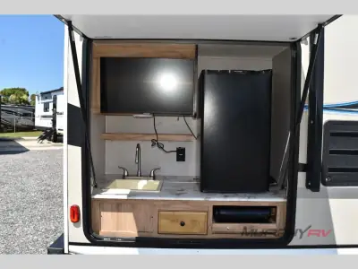 2021 Coachmen Freedom Express Ultra Lite 231RBDS photo 7