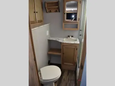 2021 Coachmen Freedom Express Ultra Lite 231RBDS photo 15