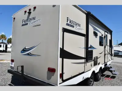 2021 Coachmen Freedom Express Ultra Lite 231RBDS photo 4