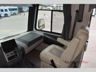 2022 Coachmen Mirada 35OS photo 12