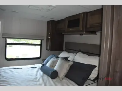 2022 Coachmen Mirada 35OS photo 35