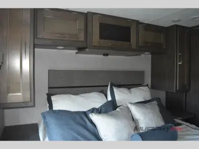 2022 Coachmen Mirada 35OS photo 33