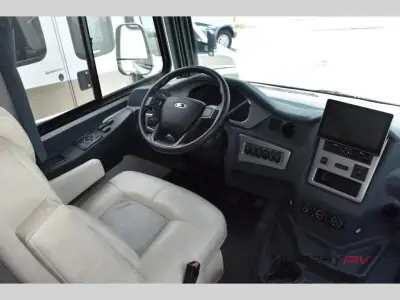 2022 Coachmen Mirada 35OS photo 11