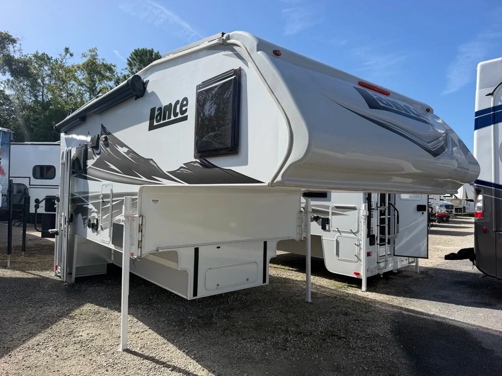 2027 Lance 1191 exterior