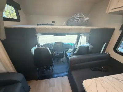 2027 Nexus WRAITH 34F photo 12