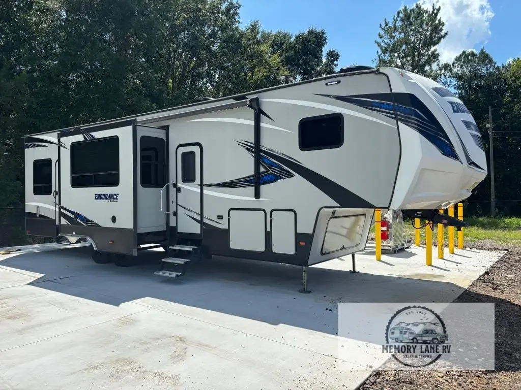 2018 Dutchmen Endurance 3556 exterior