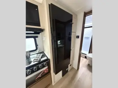 2026 Coachmen Apex Ultra-Lite 241BHS photo 15