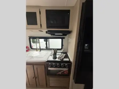 2026 Coachmen Apex Ultra-Lite 241BHS photo 13