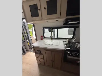 2026 Coachmen Apex Ultra-Lite 241BHS photo 14