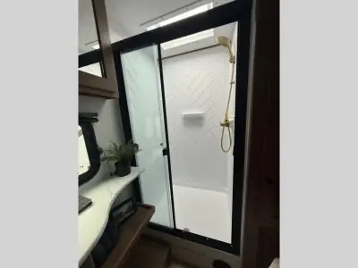 2026 Coachmen Apex Ultra-Lite 241BHS photo 18