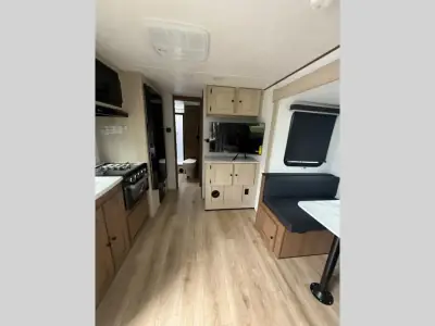 2026 Coachmen Apex Ultra-Lite 241BHS photo 10