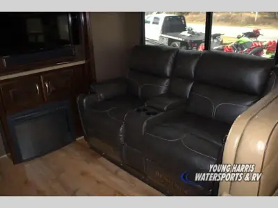 2016 Thor Motor Coach Challenger 37TB photo 11