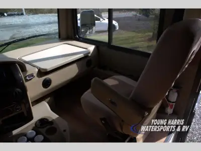 2016 Thor Motor Coach Challenger 37TB photo 9
