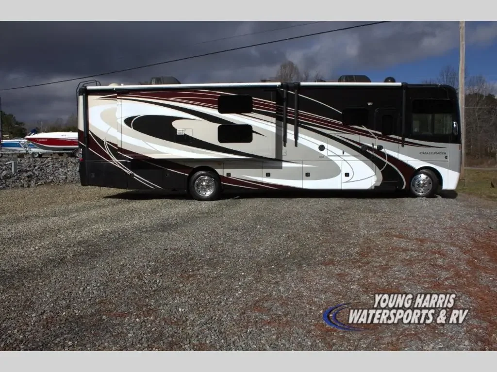 2016 Thor Motor Coach Challenger 37TB exterior