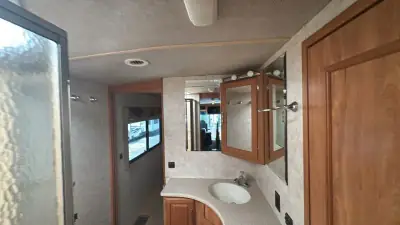2007 Winnebago Journey Series 36SG Cummins SE photo 20