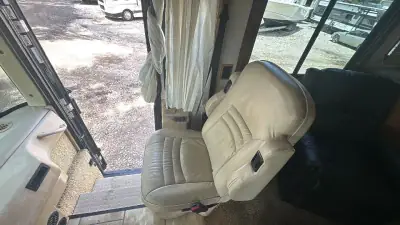 2007 Winnebago Journey Series 36SG Cummins SE photo 8