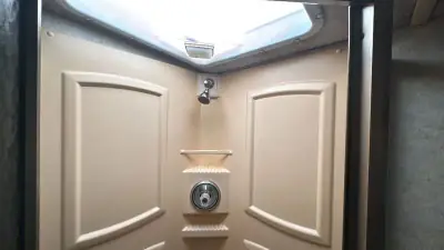 2007 Winnebago Journey Series 36SG Cummins SE photo 22